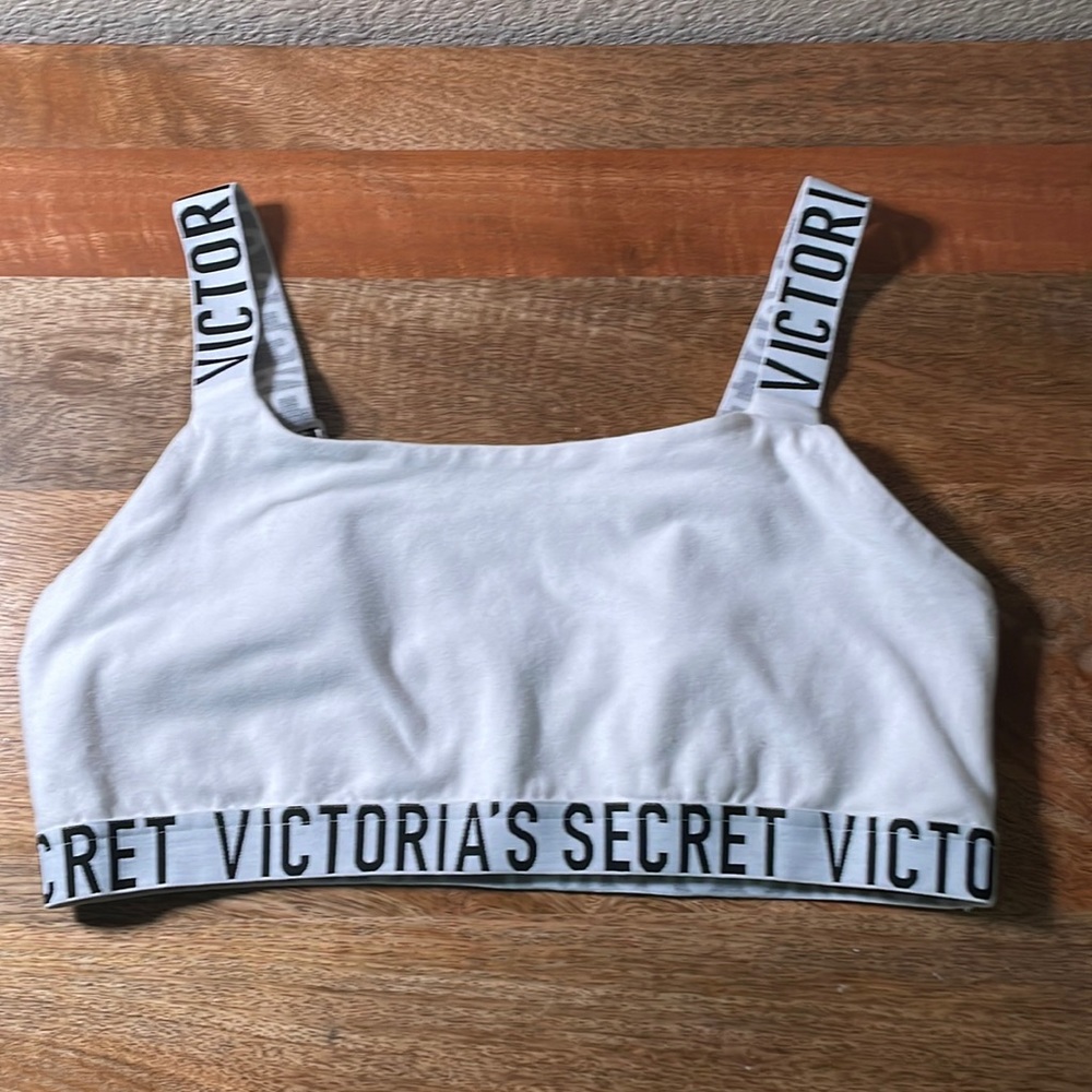 NEVER WORN SHIPS FAST !